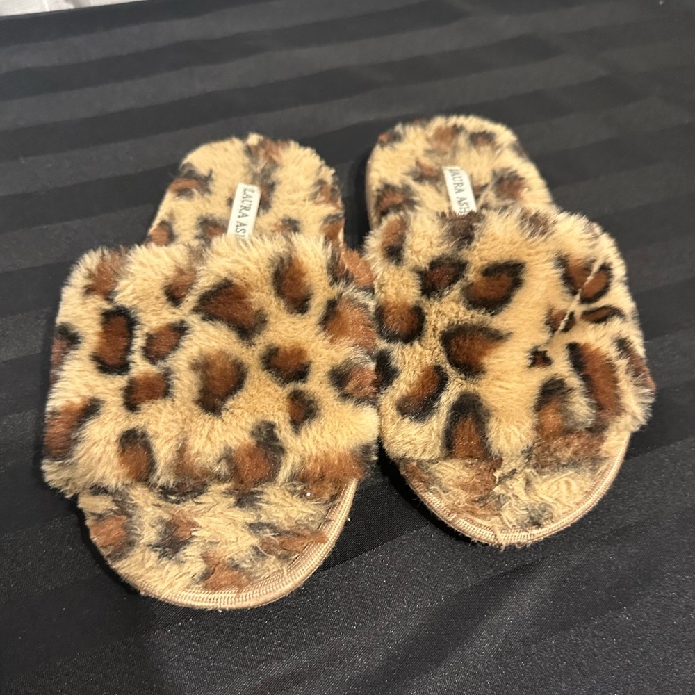 Laura Ashley ladies size 6 slipper leopard animal print fuzzy warm fall open toe